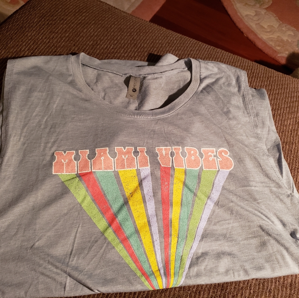 Ladies are men's MIAMI VIBES T-SHIRT